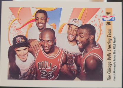 1991-92 SkyBox #337 The Chicago Bulls Starting Team