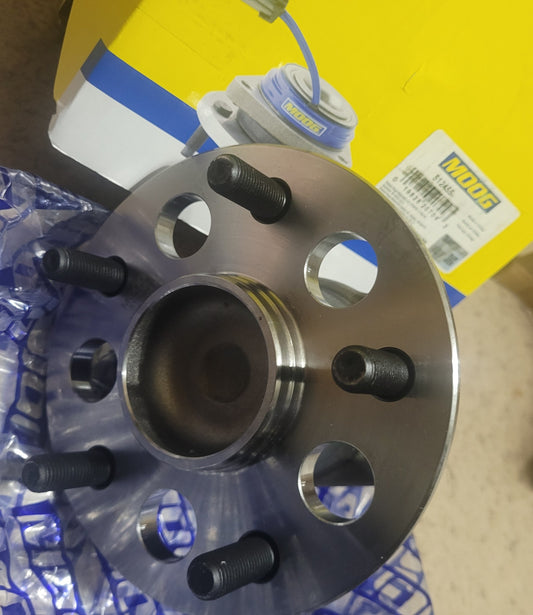MOOG 512455 Wheel Bearing and Hub Assembly Rear Right, 5 Lugs, Brand New!